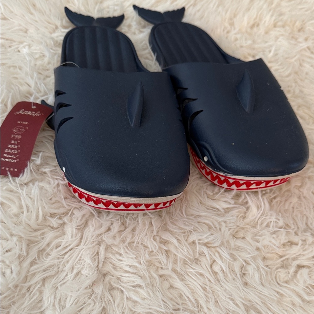 Whale-Tail Slip-On Clog in Deep Navy